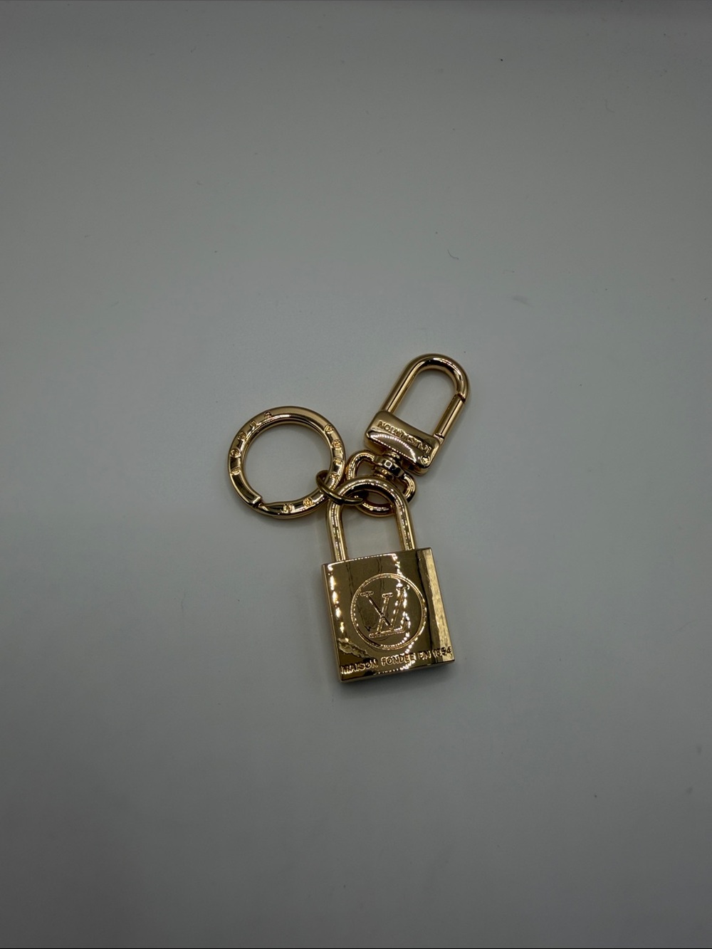 1471. Gold Padlock Keychain